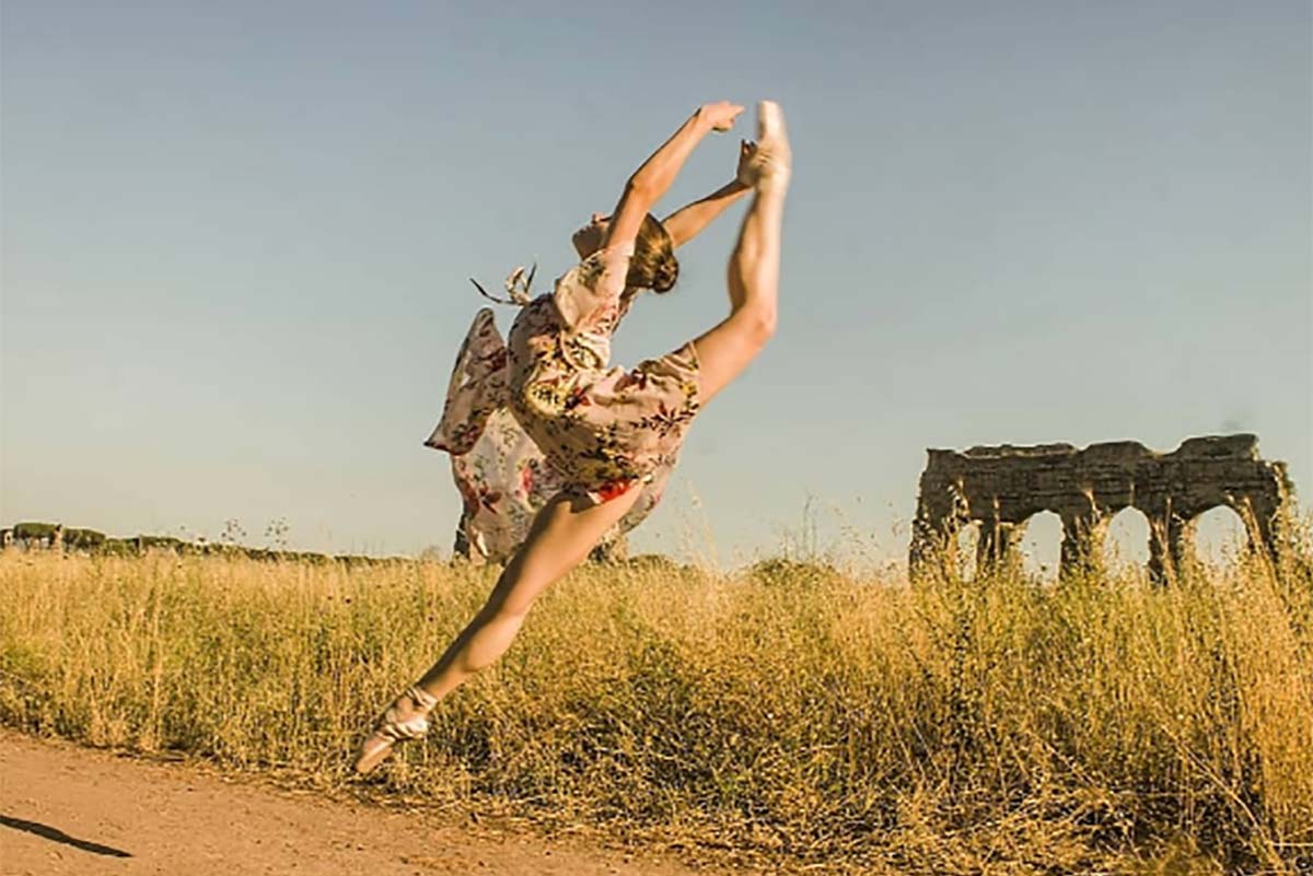 La premiazione della prima edizione del contest fotografico on line "La foto danza dell'anno 2020" Xhesmina Zavalina