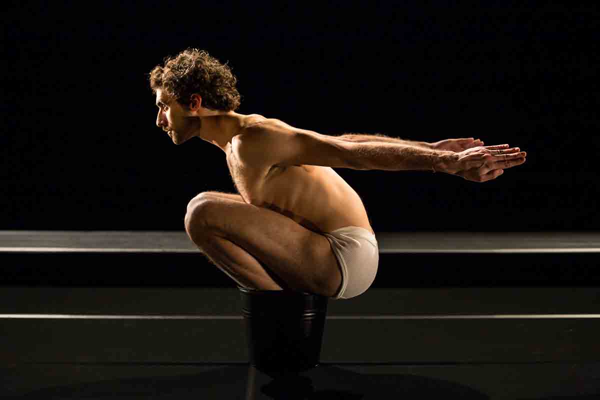 Gauthier Dance - ancora riconoscimenti per "The Dying Swans Project" The Dying Swans Project Clug drops (Foto Jeanette Bak)