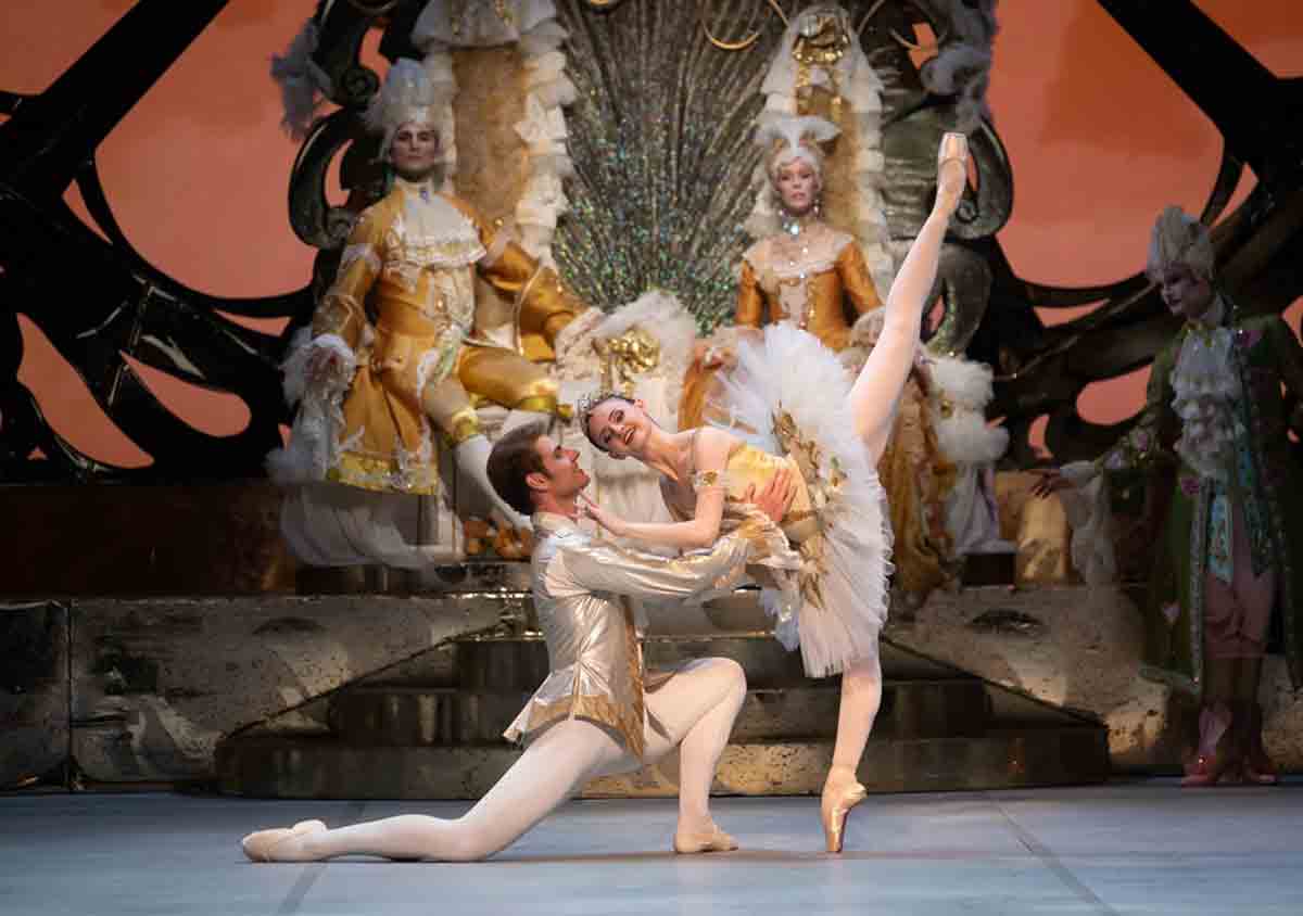 Balletto: i più iconici portati in Scena: un Ballo tra Storia e Passione Violetta Keller e Michal Krcmar in La Bella Addormentata - Accademia Ucraina di Balletto