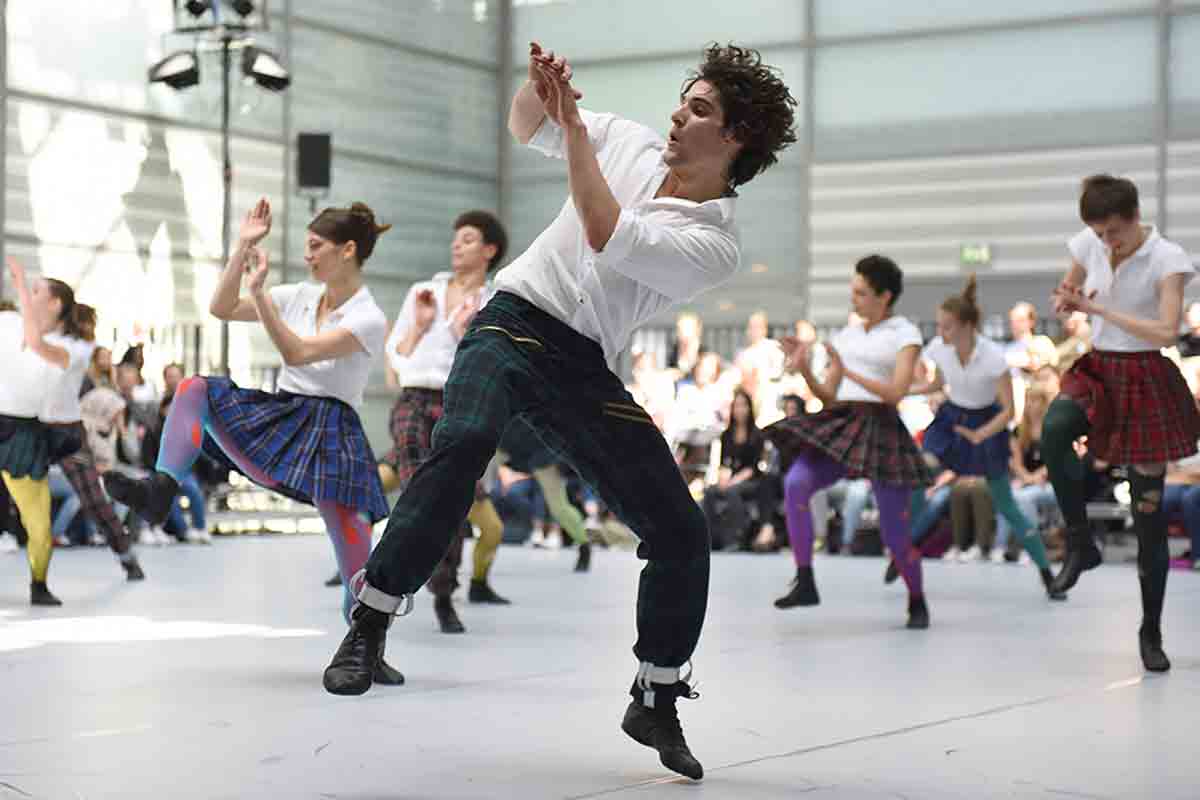 4th COLOURS International Dance Festival | L'estate della danza 2022 a Stoccarda | Dal 25 giugno al 17 luglio 2022 Gauthier Dance - Kamuyot (Foto: Regina Brocke)