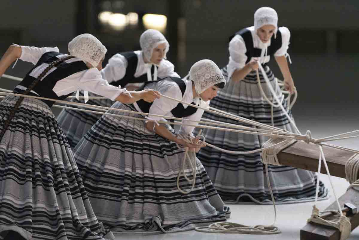 4th COLOURS International Dance Festival | L'estate della danza 2022 a Stoccarda | Dal 25 giugno al 17 luglio 2022 La Veronal - Sonoma (Foto: Anna FÃ brega)