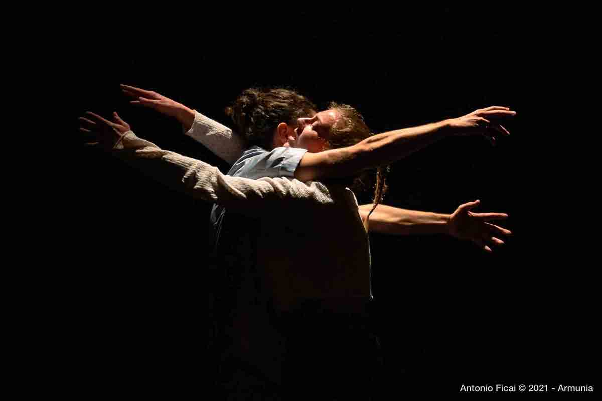 Nicolas Grimaldi Capitello con "Chat - keep in touch" in prima nazionale a Danza in Rete Festival al Ridotto del TCVI Nicolas Grimaldi Capitello (ph. Antonio Ficai)