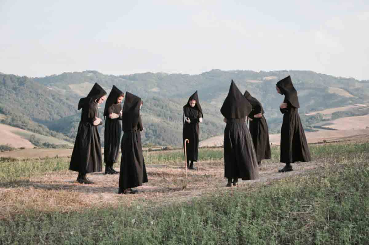 RAMI D'ORA: Rassegna di arti performative tra i boschi delle Orobie Claudia Castellucci - Compagnia Mòra "Verso La Specie" (Ph. Francesco Raffaelli)