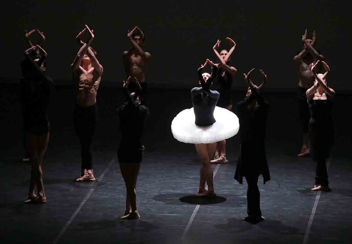 “Variazioni di Bellezza” - Corpo di Ballo del Teatro alla Scala al Teatro Arcimboldi MOVEMENTS TO STRAVINSKY (ph. Brescia e Amisano)