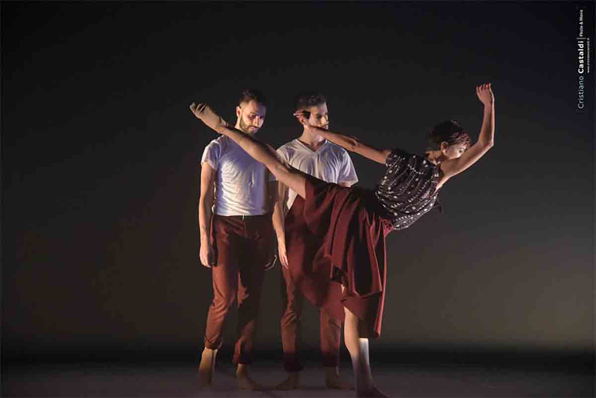 Salerno Danza Festival: linguaggi contemporanei venerdì 8 a Castellabate e sabato 9 ad Ascea Due uomini sfiniti