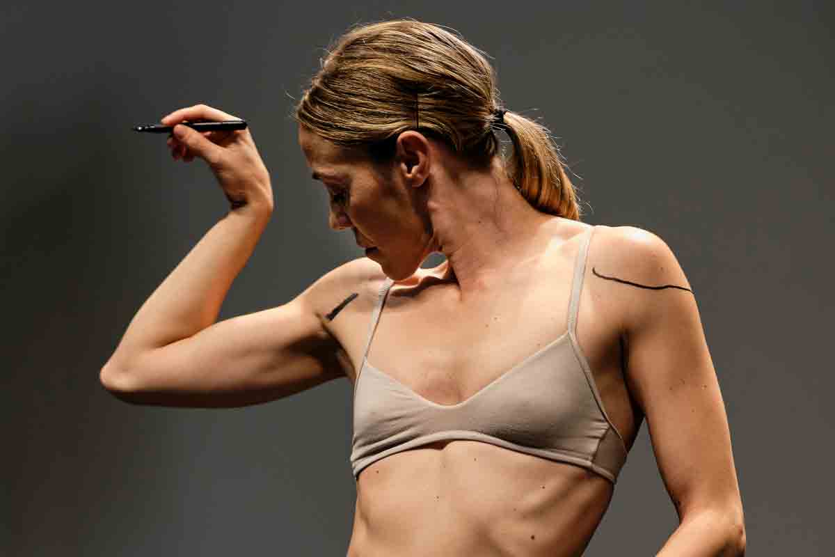 A Quarto Oggiaro la danza gratuita di 90/91: SHALL WE DANCE? - Spettacoli gratuiti nelle periferie milanesi Chiara Ameglio - Lingua (Ph. Fabio Mattiolo)