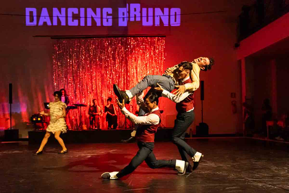 Compagnia SanpapiƩ saluta il nuovo anno con "Dancing Bruno" nel nuovo Teatro Civico di Rho SanpapiƩ - Dancing Bruno (Ph. Donato Aquaro)
