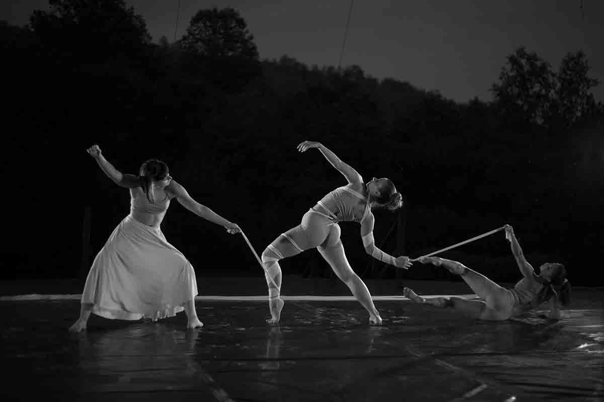 Gli appuntamenti di dicembre di Mandala Dance Company White Integrale22 - Mandala Dance Company