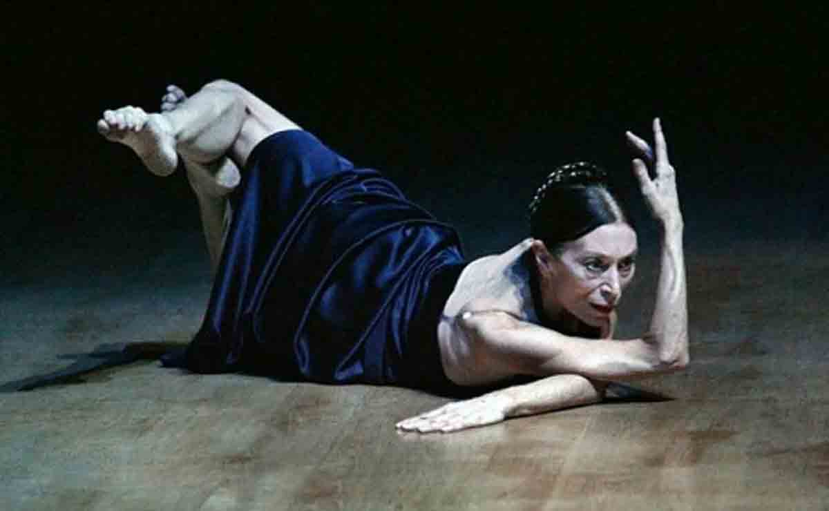 Tuttinscena: sabato 11 al Teatro Verdi Luciana Savignano guest della 21 edizione: Ospiti étoile da tutto il mondo, partecipano 100 talenti campani Luciana Savignano - Tango