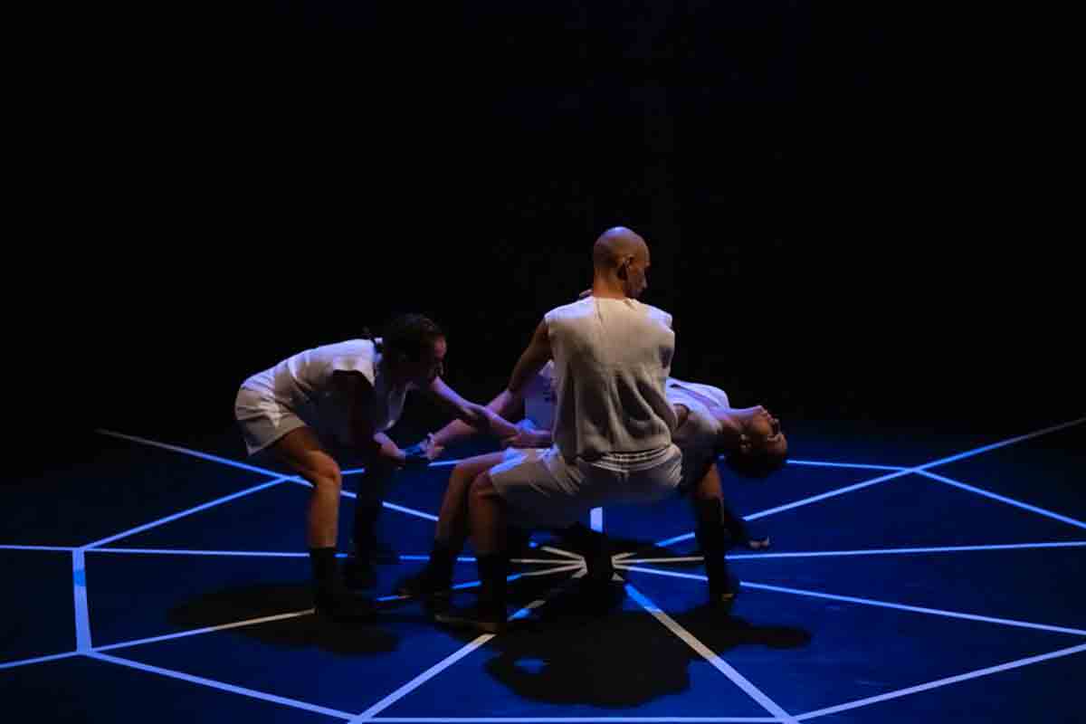 Teatro Linguaggicreativi organizza la sua prima rassegna di danza contemporanea e teatrodanza: “Come una foglia portata dal vento – Festival di Danza” HIKIKOMORI (un solo per 4) - Hunt Compagnia Danza Contemporanea