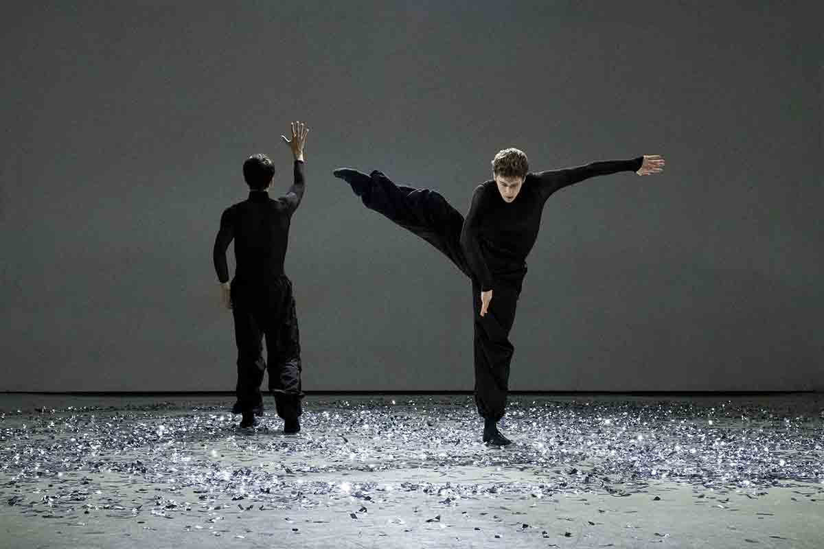 La danza del Festival Exister al Teatro Fontana In the absence di Pett Clausen Knight (ph. Meliti Sara)