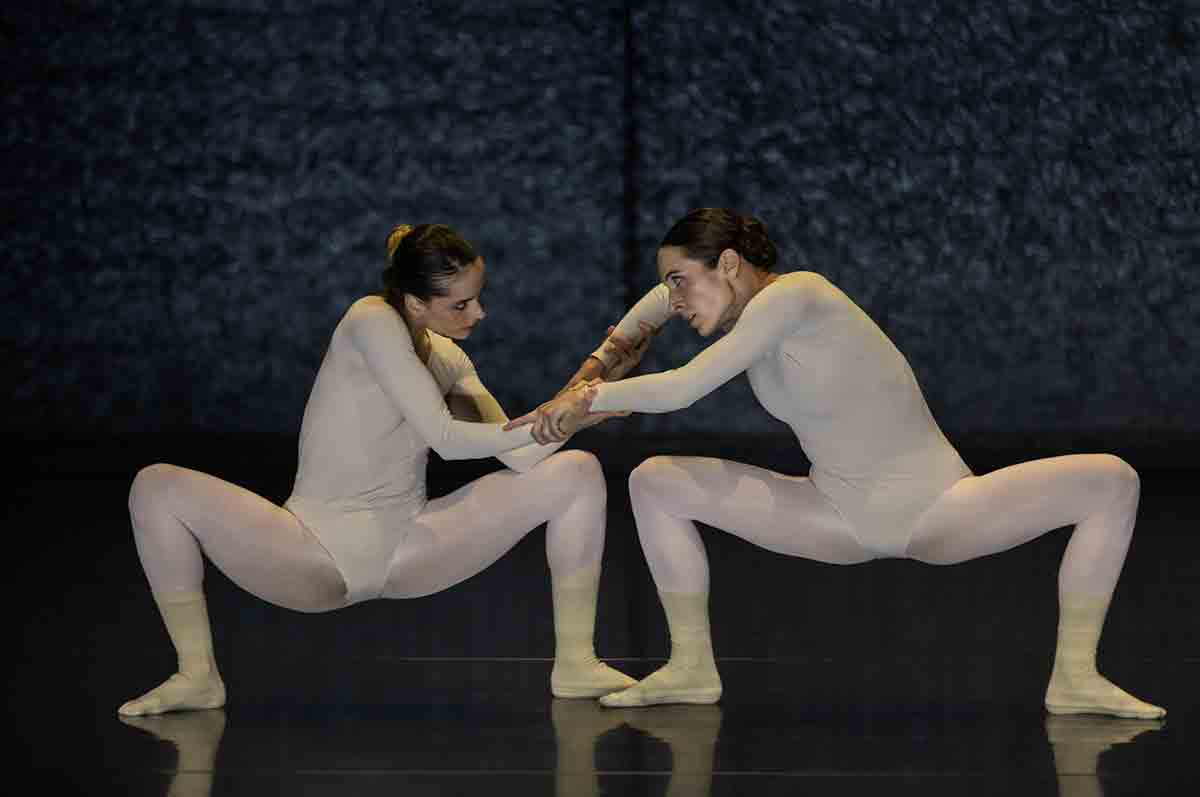 Gauthier Dance / Dance Company Theaterhaus Stuttgart al Tanz Bozen / Bolzano Danza The Seven Sins - Eyal Envy Andrade Brown (Foto: Jeanette Bak)