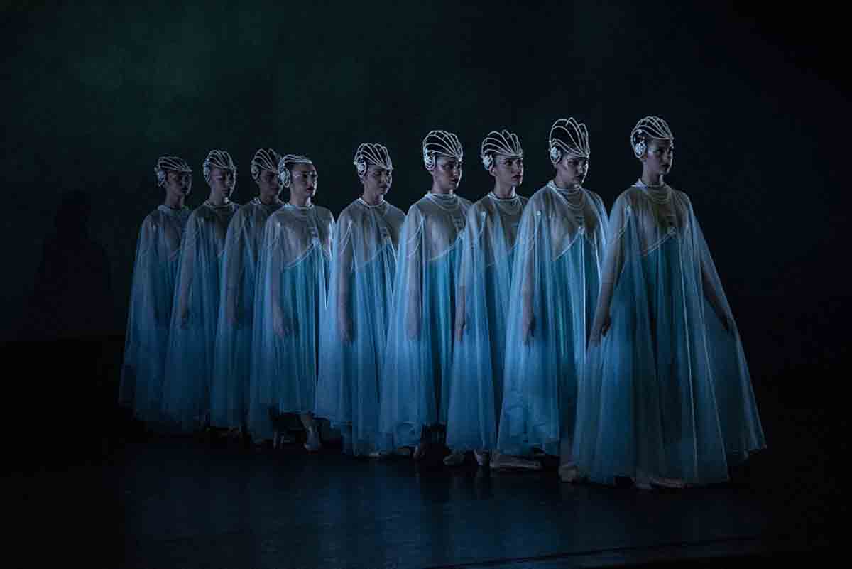 La ballerina e influencer Serena Rainò valorizza i Trabucchi storici e il Gargano tra danza classica e contenuti social Cristalda e Pizzomunno (le sirene)