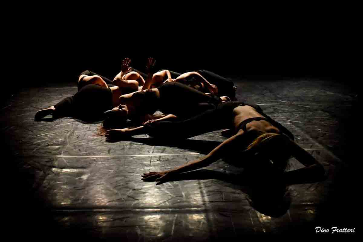 Premio NVED: Nuovi Vettori Evolutivi Danza a cura di Mandala Dance Company Favola Antica - Mandala Dance Company
