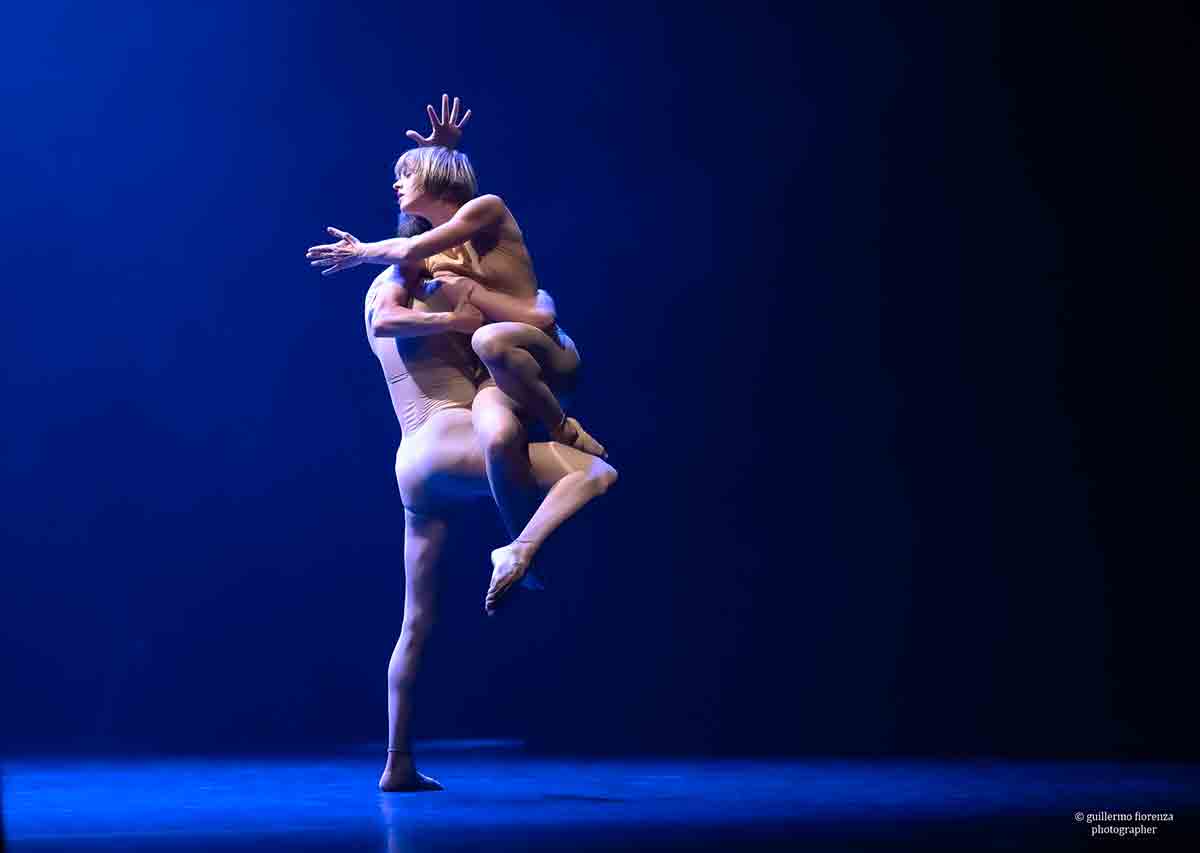 “Scritto sul mio corpo”, coreografia firmata Compagnia EgriBiancoDanza Scritto sul mio corpo (ph. Guglielmo Fiorenza)