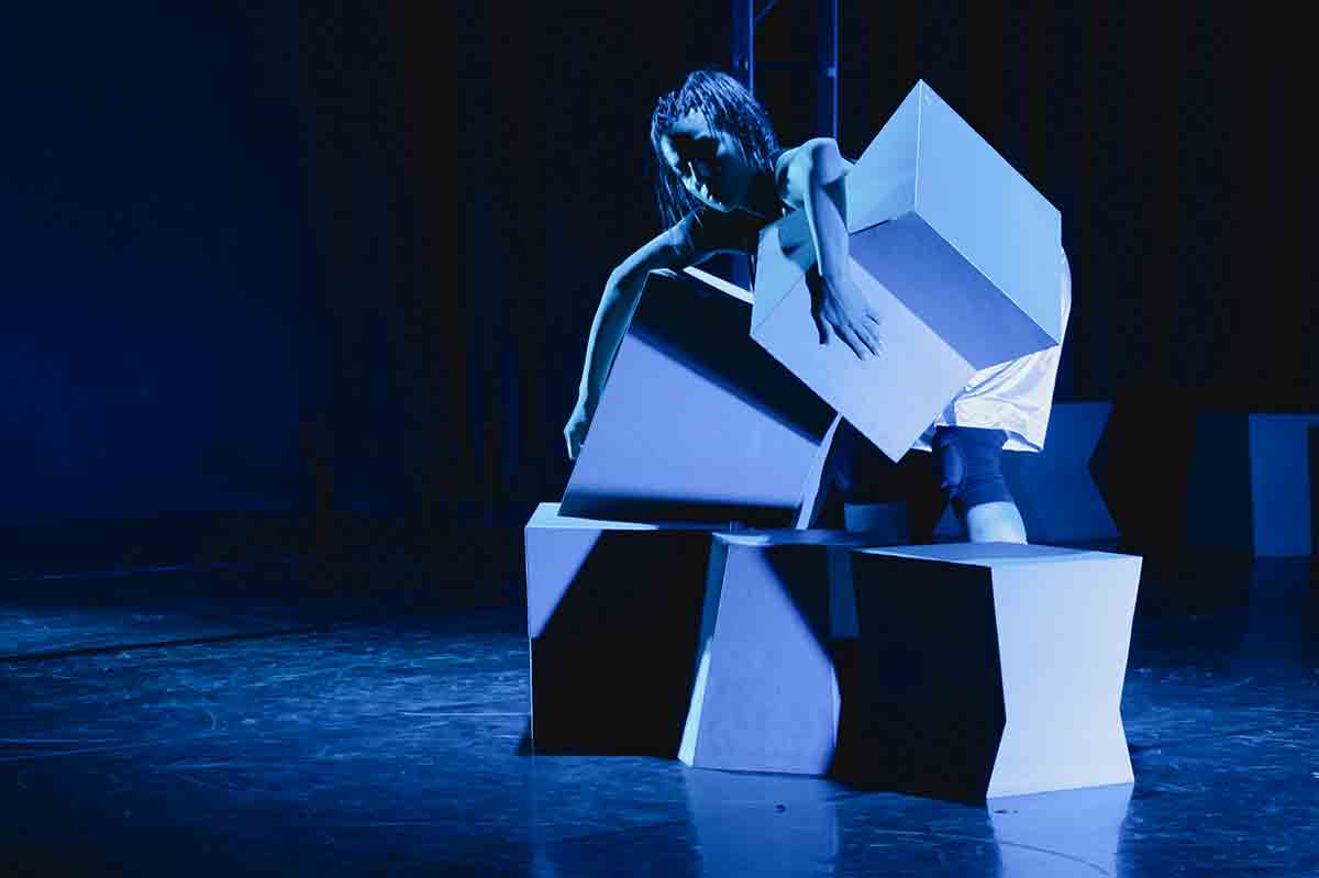 DIAFANIE appunti sul corpo - Dialoghi con Sciarroni, Bertozzi, Tameu, Milano, Russolillo VALERIE TAMEU ospitata in residenza al Teatro Biblioteca Quarticciolo con Dove Hanno Tremato le Placche