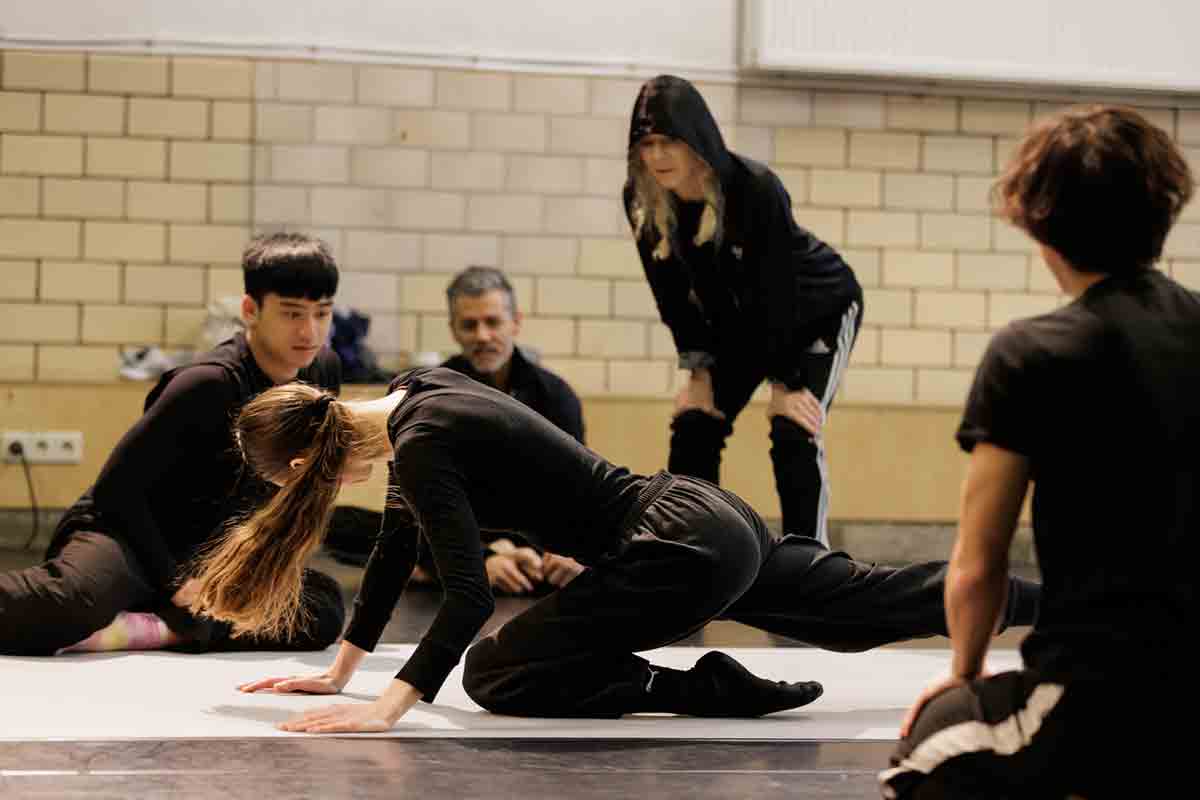 Premiere di ELEMENTS! della Gauthier Dance / Dance Company ELEMENTS - Louise Lecavalier Luft - (Ph. Jeanette Bak)