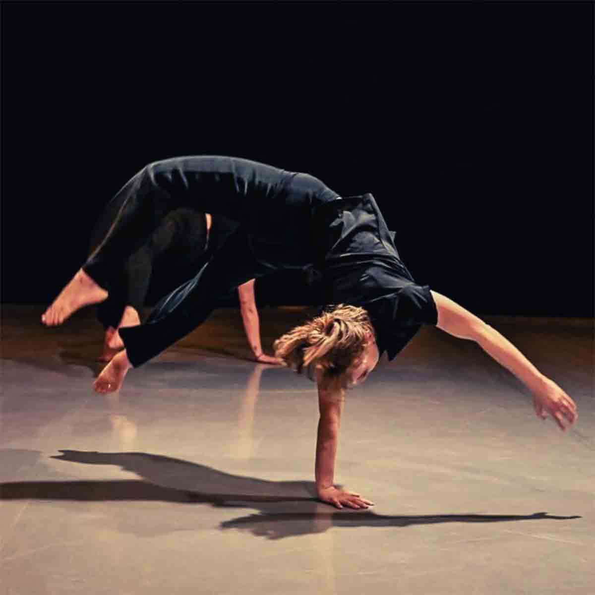 Spettacoli On the side & Le Tango des Malfaiteurs - Stagione 2023-24 Teatro Comunale “Luciano Bonaparte” di Canino On the side (Ph. Roberto Breccia)