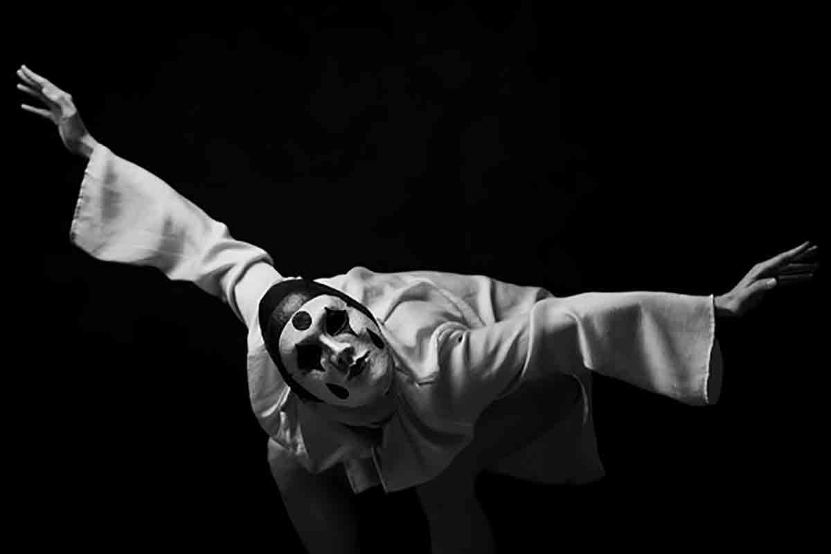 "Pierrot era donna" è il libro della pugliese Mimma Di Vittorio che pone interrogativi sull'identità di genere Pierrot era donna - Mimma Di Vittorio