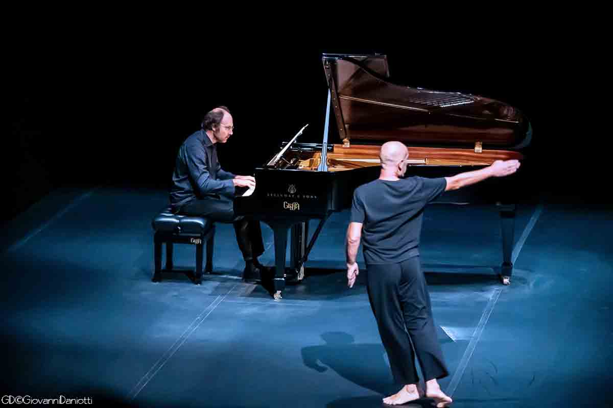 VERTIGINE - Stagione Danza 2024: Programma di marzo Solo Goldberg VariationsVirgilio Sieni e Andrea Rebaudengo (Compagnia Virgilio Sieni) - (Ph. Giovanni Daniotti)