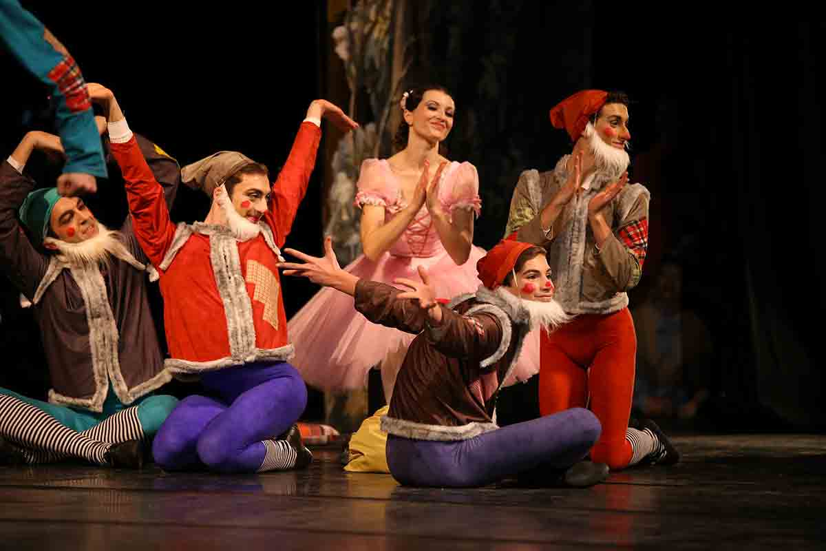 Accademia Ucraina di Balletto in "Biancaneve e i Sette Nani" Accademia Ucraina di Balletto - "Biancaneve e i Sette Nani"