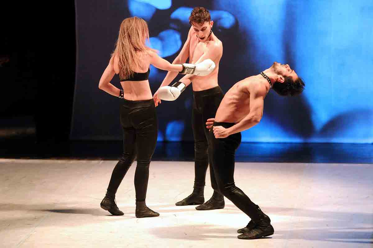 Ring of love. A glamour rock dance show Ring of love. A glamour rock dance show