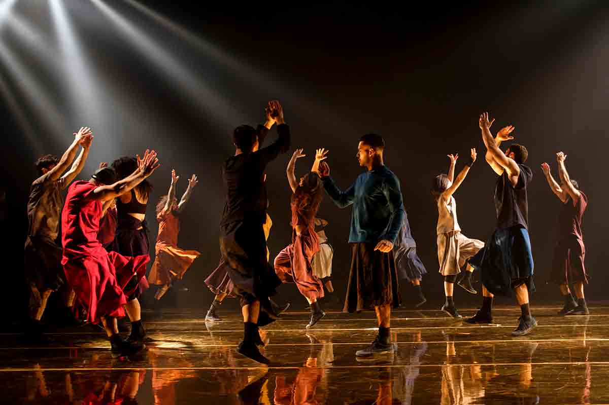 Sol Invictus – il nuovissimo spettacolo della Compagnie Hervé Koubi a Danza in Rete Festival Compagnie Hervè Koubi - Sol Invictus (Ph. Sternalski Nathalie)