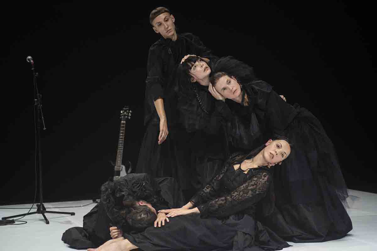 Körper On Tour | Gli appuntamenti di aprile 2024 | Danza contemporanea Stuporosa - Francesco Marilungo (ph. Luca Del Pia)
