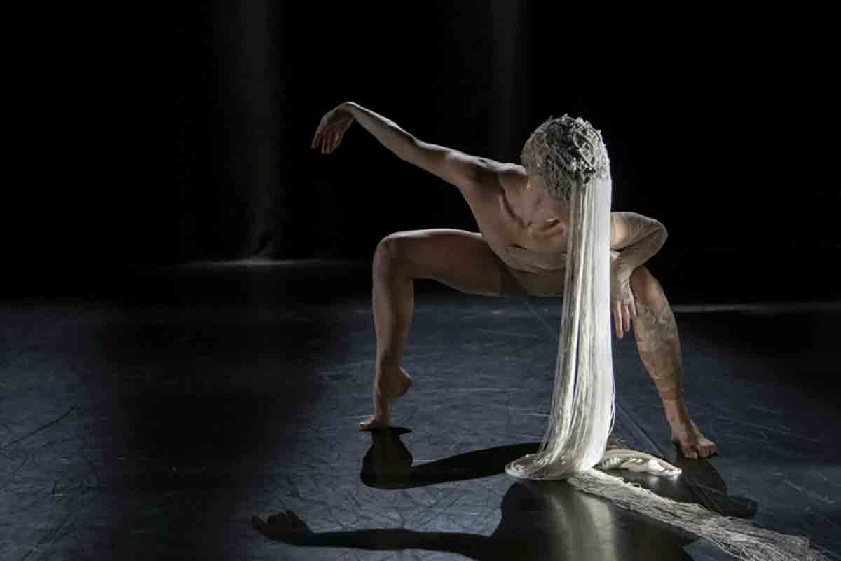 Con Exister 2024 DANCEHAUSpiù porta la danza contemporanea internazionale nel cuore di Milano AVE MONSTRUM di Chiara Ameglio - Fattoria Vittadini
