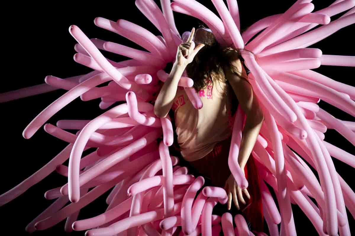 Con Exister 2024 DANCEHAUSpiù porta la danza contemporanea internazionale nel cuore di Milano Pink Lady di Virginia Spallarossa