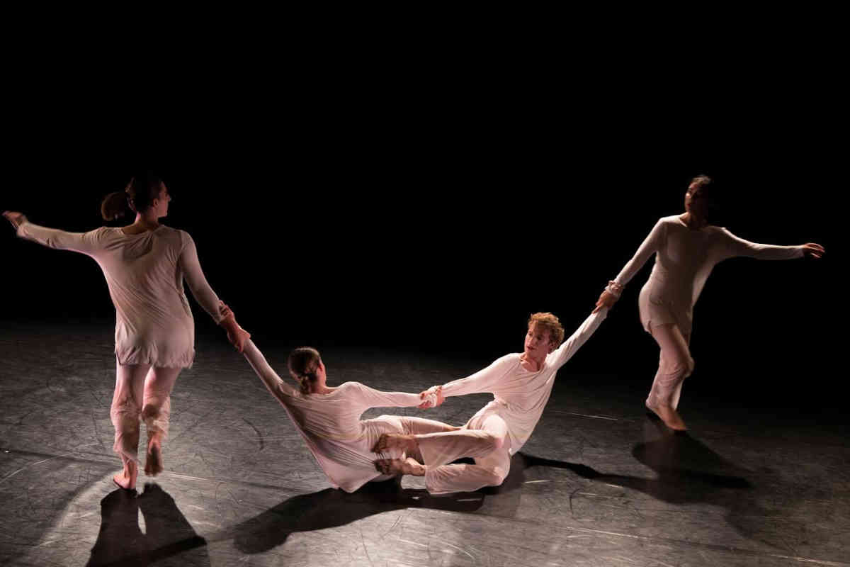 Mandala Dance Company apre il Festival Culturale Internazionale di Danza Contemporanea presso l'Opera di Algeri Mandala Dance Company - Riti di Passaggio (Ph. Kristian Maruszewicz)