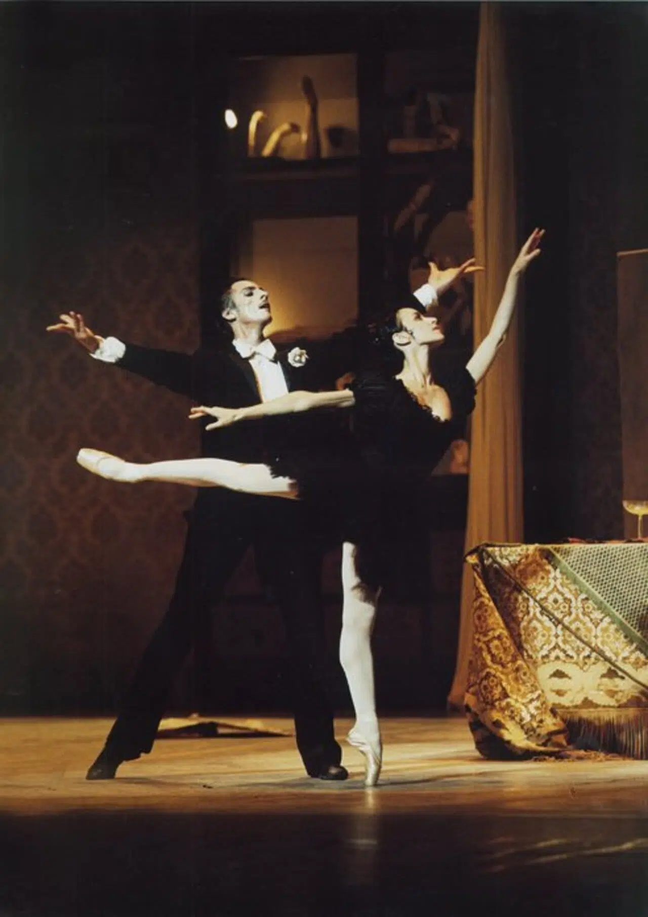 Mostra fotografica “Hommage a Roland Petit. I Rapporti del grande coreografo francese con l’Italia e gli Enti Lirici” COPPELIA Teatro di San Carlo di Napoli, 1998 Viviana Durante, Diego Watzke (Foto Luciano Romano)