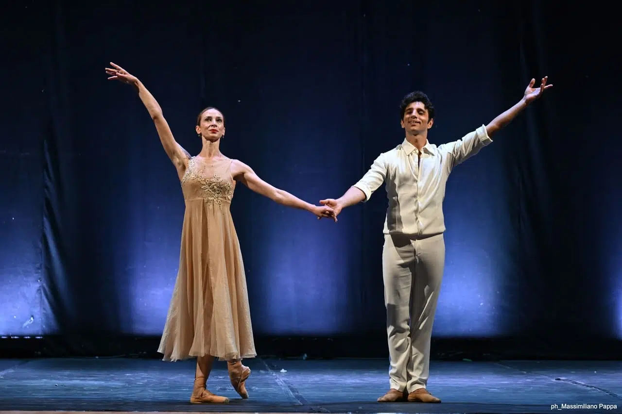Danzare per la Vita - Gala di Beneficenza a Benevento Anbeta Toromani ed Alessandro Macario