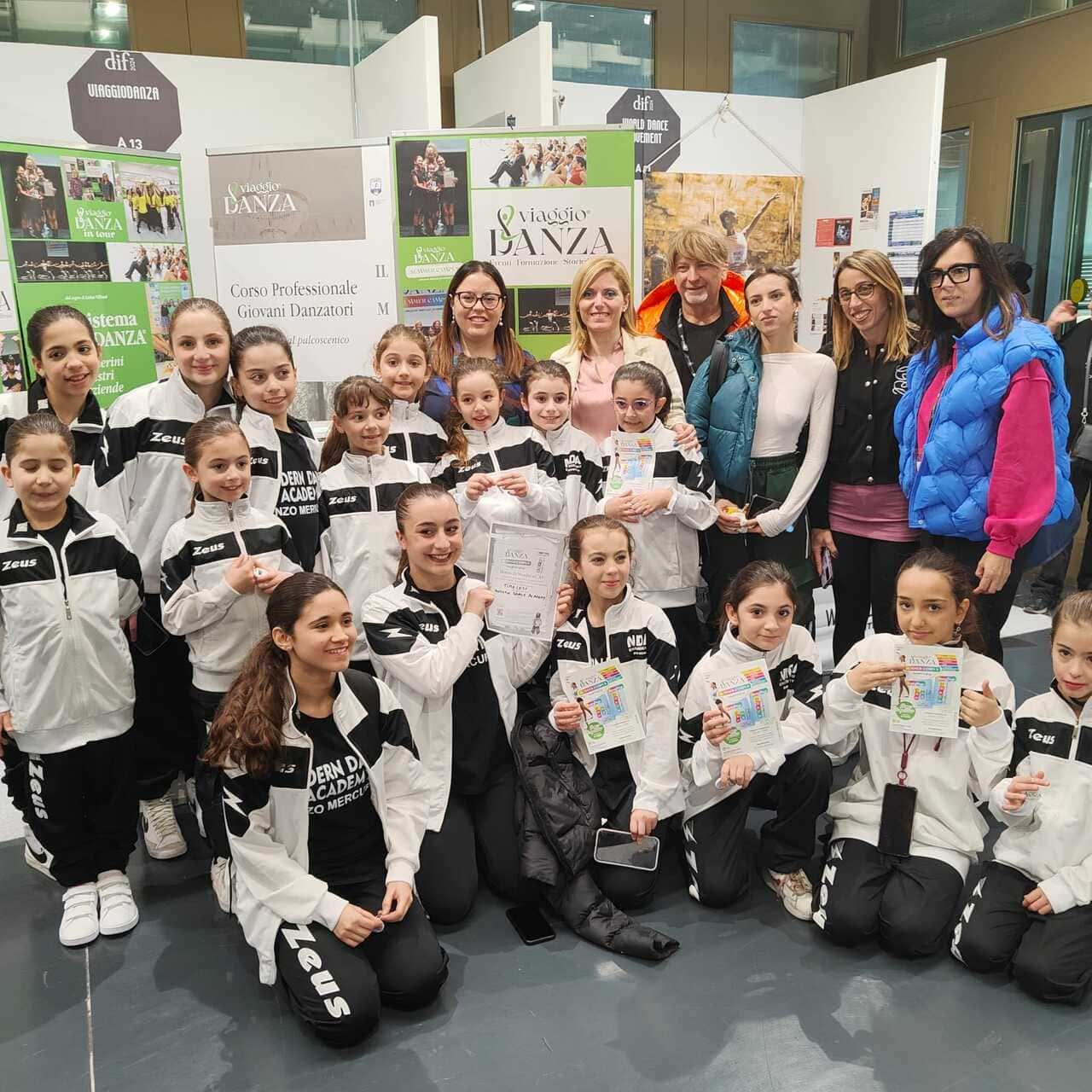 ViaggioDanza: la Academy itinerante approda a Firenze a DanzaInFiera Premiazione Show Dance & Video Contest primi classificati - consegna medaglie e borse di studio