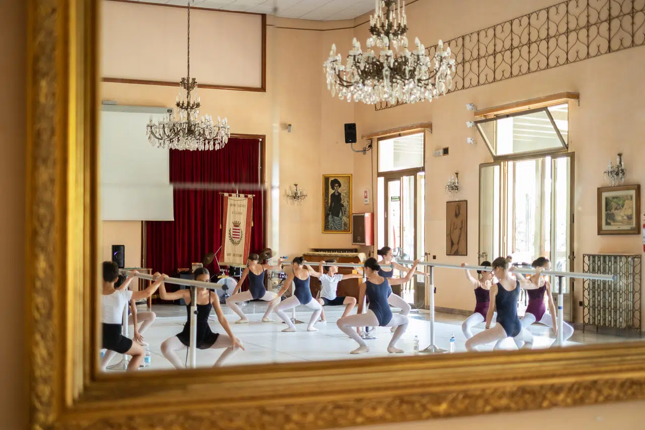 La decima edizione dell’Apulia Danza Festival è pronta Apulia Danza Festival 2025 - lezioni di danza classica (© Claudia Simone)