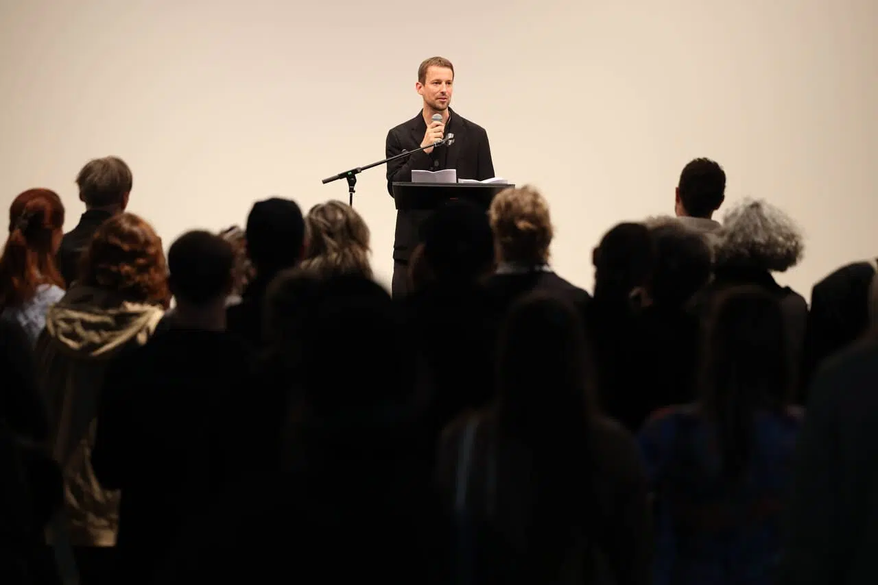 19ª edizione International Dance Festival München: undici giorni di pura umanità in movimento DANCE Opening Speech Tobias Staab Org Foto Albert Vidal Vertex Comunicacio