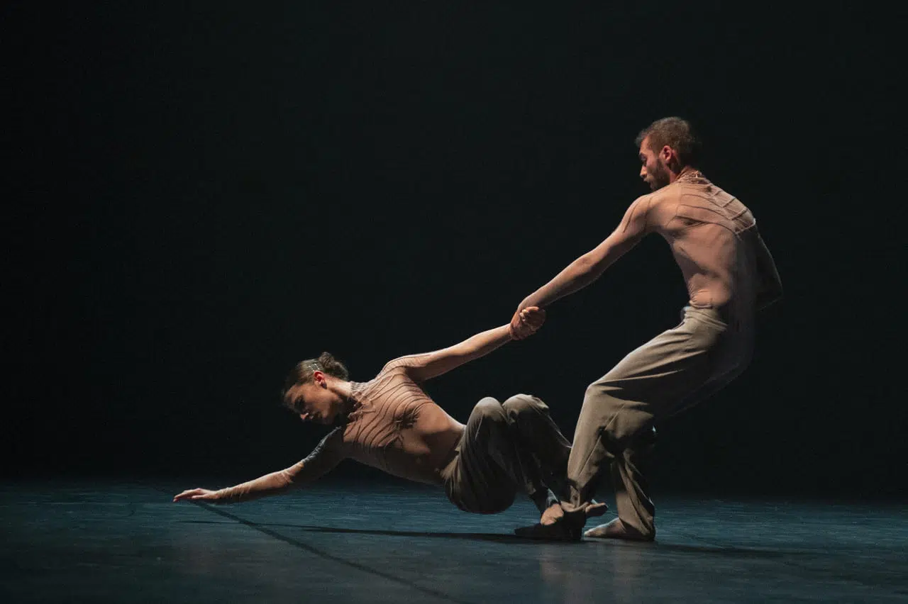 Colline in Movimento: la grande Danza nel Monferrato Elegia - cor. Enrico Morelli (foto Tiziano Ghidorsi)