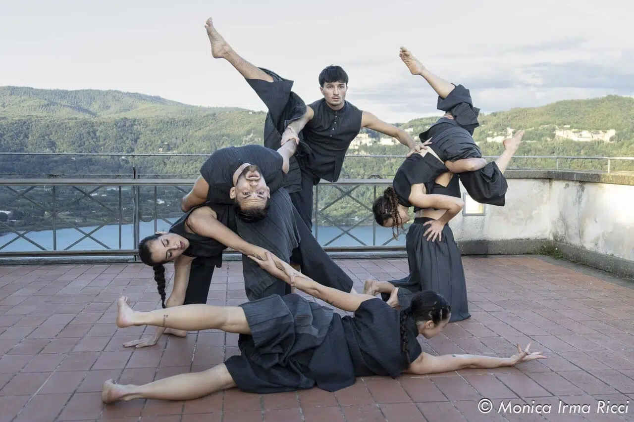 Paesaggi del Corpo: a ottobre la danza contemporanea torna a sorprendere tra sperimentazione e memoria collettiva L'Ultimo Uomo (Ph. Monica Irma Ricci)
