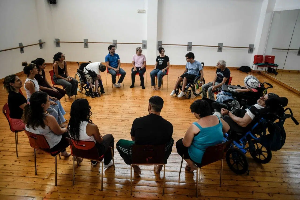 Laboratorio intensivo di Teatro Danza con Davide Valrosso presso la Casa Circondariale di Potenza Laboratorio intensivo di Teatro Danza con Davide Valrosso presso la Casa Circondariale di Potenza