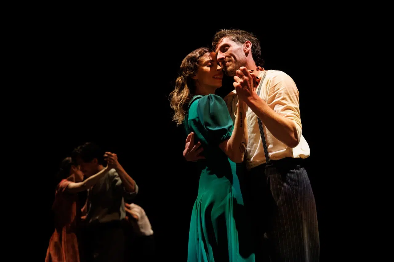 ANTHEMS: Gauthier Dance porta Barak Marshall al Theaterhaus Stuttgart Duetto nello spettacolo Harry di Barak Marshall con Gauthier Dance – Foto Jeanette Bak