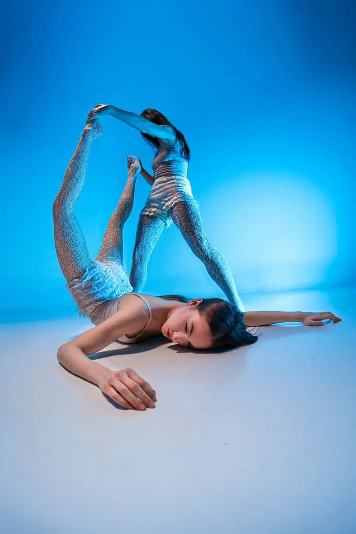 L’Oltre: danza, digitale e memoria nei luoghi della cultura in Campania Danzatori della Compagnia Bellanda nello spettacolo Romantica durante L’Oltre 2026