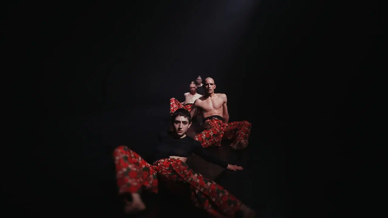 Nutida 2026 torna a Scandicci: danza contemporanea, prime nazionali e nuove generazioni Quattro performer in scena in Lu baciu santu con coreografia di Diego Tortelli al Festival Nutida 2026